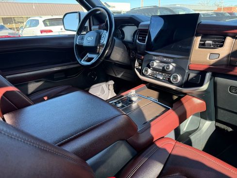 Used 2024 Ford Expedition Limited image 5
