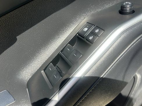 Certified 2025 Toyota Highlander XLE AWD/4WD image 12