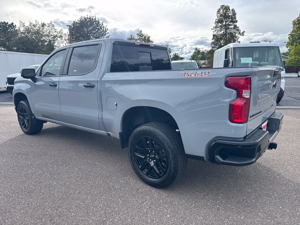 Used 2024 Chevrolet Silverado 1500 LT Trail Boss w/ LT Trail Boss Premium Package AWD/4WD image 3