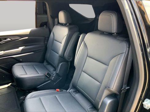 Used 2025 Chevrolet Traverse LT w/ Driver Confidence Package FWD image 21