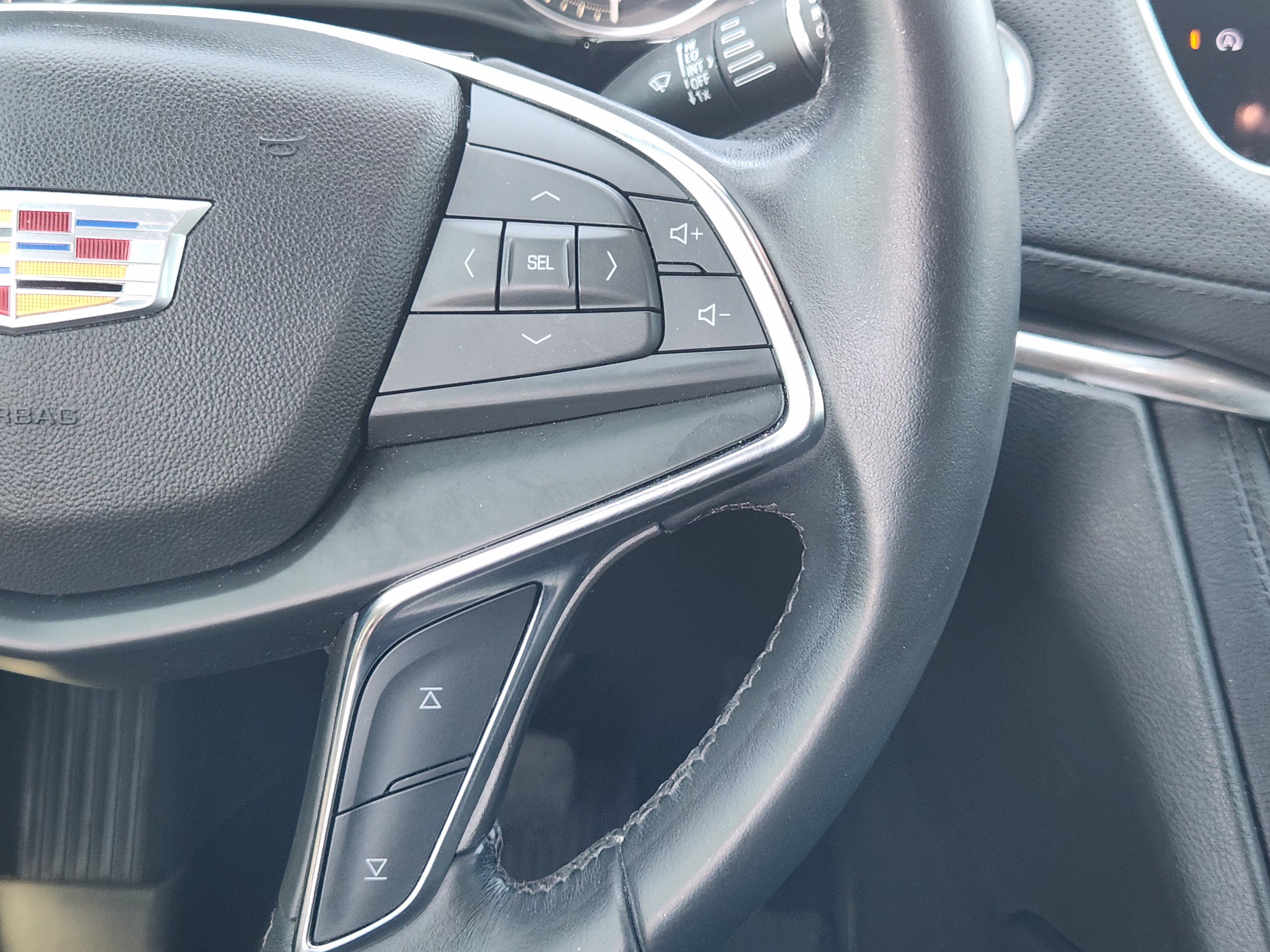 Used 2022 Cadillac XT5 Luxury w/ LPO, Floor Liner Package FWD image 29