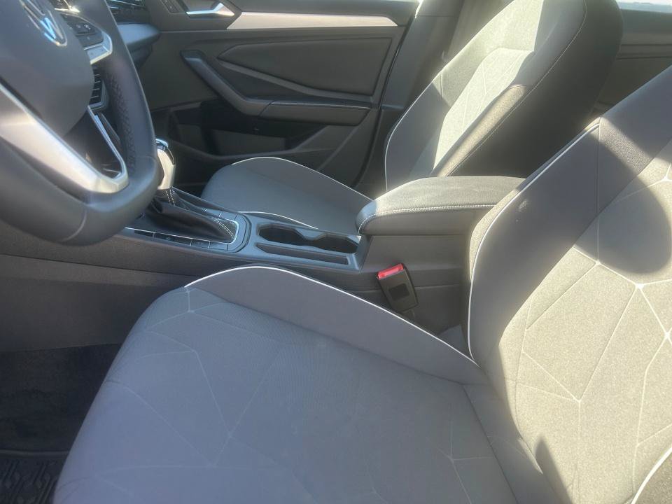 Used 2026 Volkswagen Jetta Sport FWD image 9