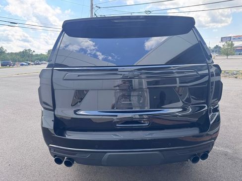 Used 2023 Chevrolet Suburban High Country AWD/4WD image 5