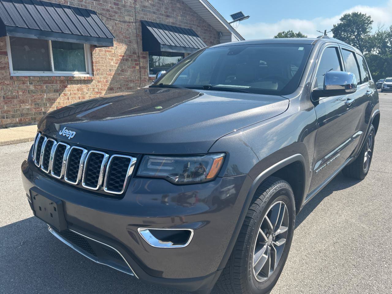 Used 2017 Jeep Grand Cherokee Limited w/ Luxury Group II AWD/4WD image 1