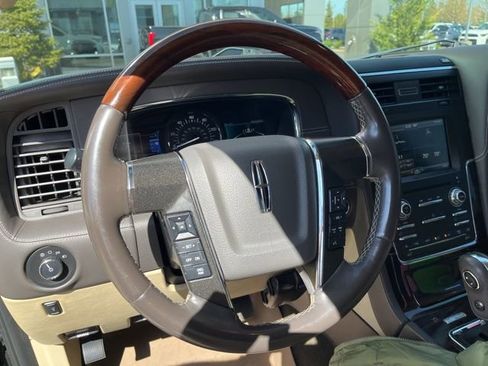 Used 2015 Lincoln Navigator 2WD w/ Equipment Group 101A Reserve image 4