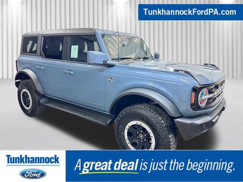 New 2025 Ford Bronco Outer Banks w/ Sasquatch Package AWD/4WD image 1