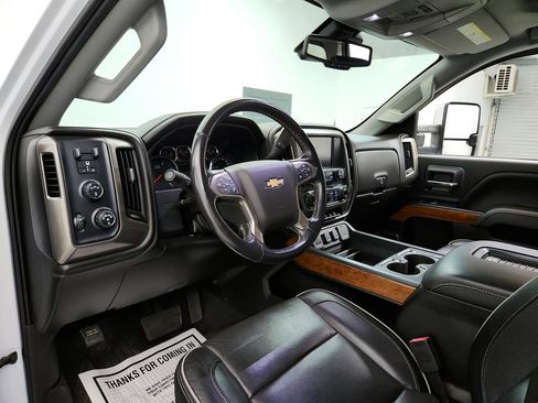 Used 2019 Chevrolet Silverado 2500 High Country w/ Duramax Plus Package image 13