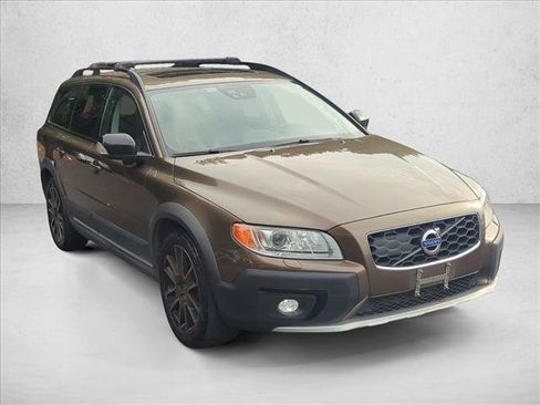 Used 2016 Volvo XC70 T5 Platinum w/ Climate Package FWD image 3