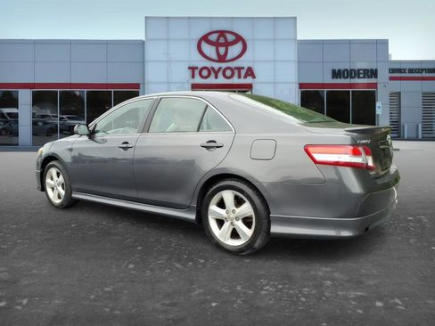 Used 2011 Toyota Camry SE w/ Sport Leather Pkg FWD image 3