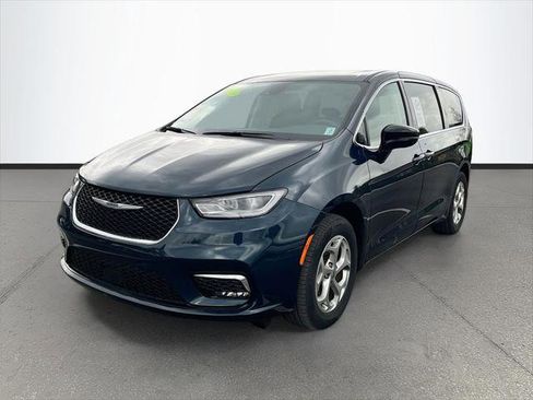Certified 2024 Chrysler Pacifica Limited AWD/4WD image 3