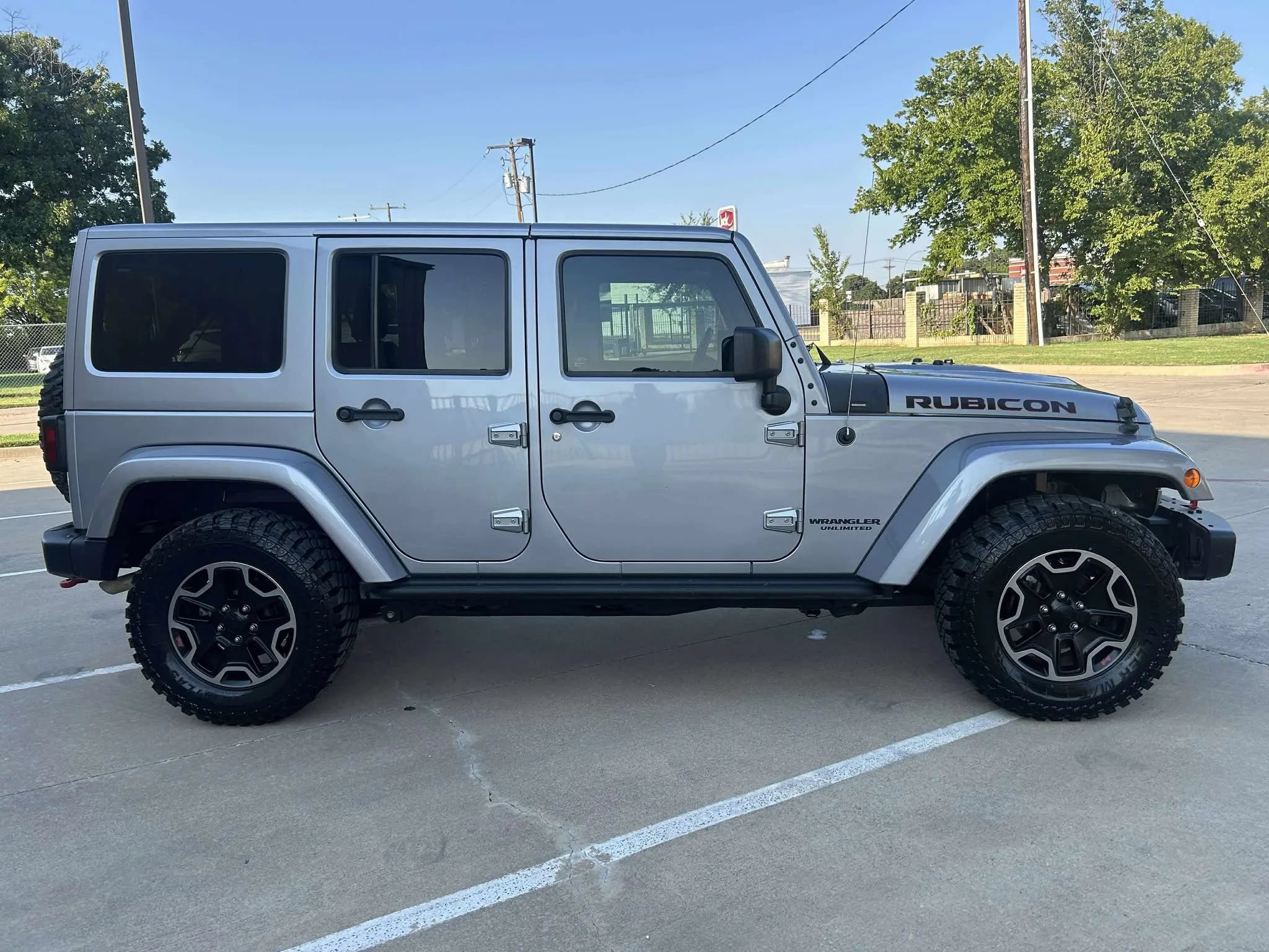 Used 2016 Jeep Wrangler Unlimited Rubicon AWD/4WD image 9
