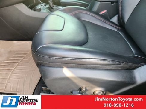 Used 2019 Jeep Cherokee Trailhawk w/ Comfort/Convenience Group AWD/4WD image 25
