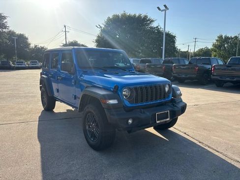 Used 2025 Jeep Wrangler Unlimited Sport AWD/4WD image 1
