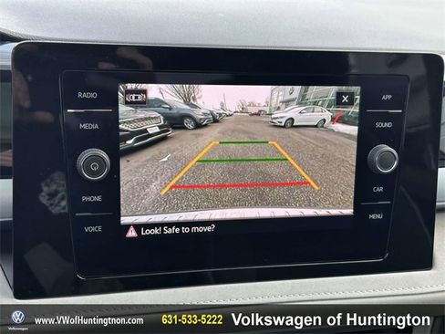 Certified 2025 Volkswagen Taos SE w/ Panoramic Sunroof Package image 34