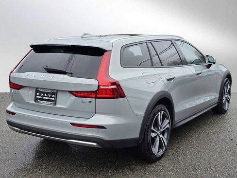Certified 2025 Volvo V60 B5 Cross Country Plus image 3