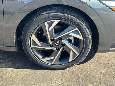 Certified 2025 Hyundai Elantra Sport FWD image 12