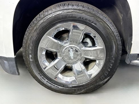 Used 2019 Chevrolet Suburban Premier RWD image 37