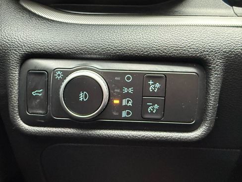 Used 2020 Ford Explorer XLT w/ Equipment Group 202A RWD image 28