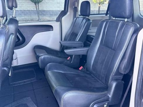 Used 2017 Dodge Grand Caravan SXT FWD image 31