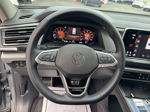 Used 2024 Volkswagen Atlas Peak Edition SE AWD/4WD image 15
