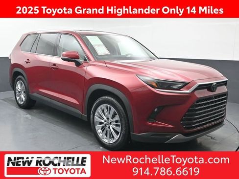 Certified 2025 Toyota Grand Highlander AWD image 1