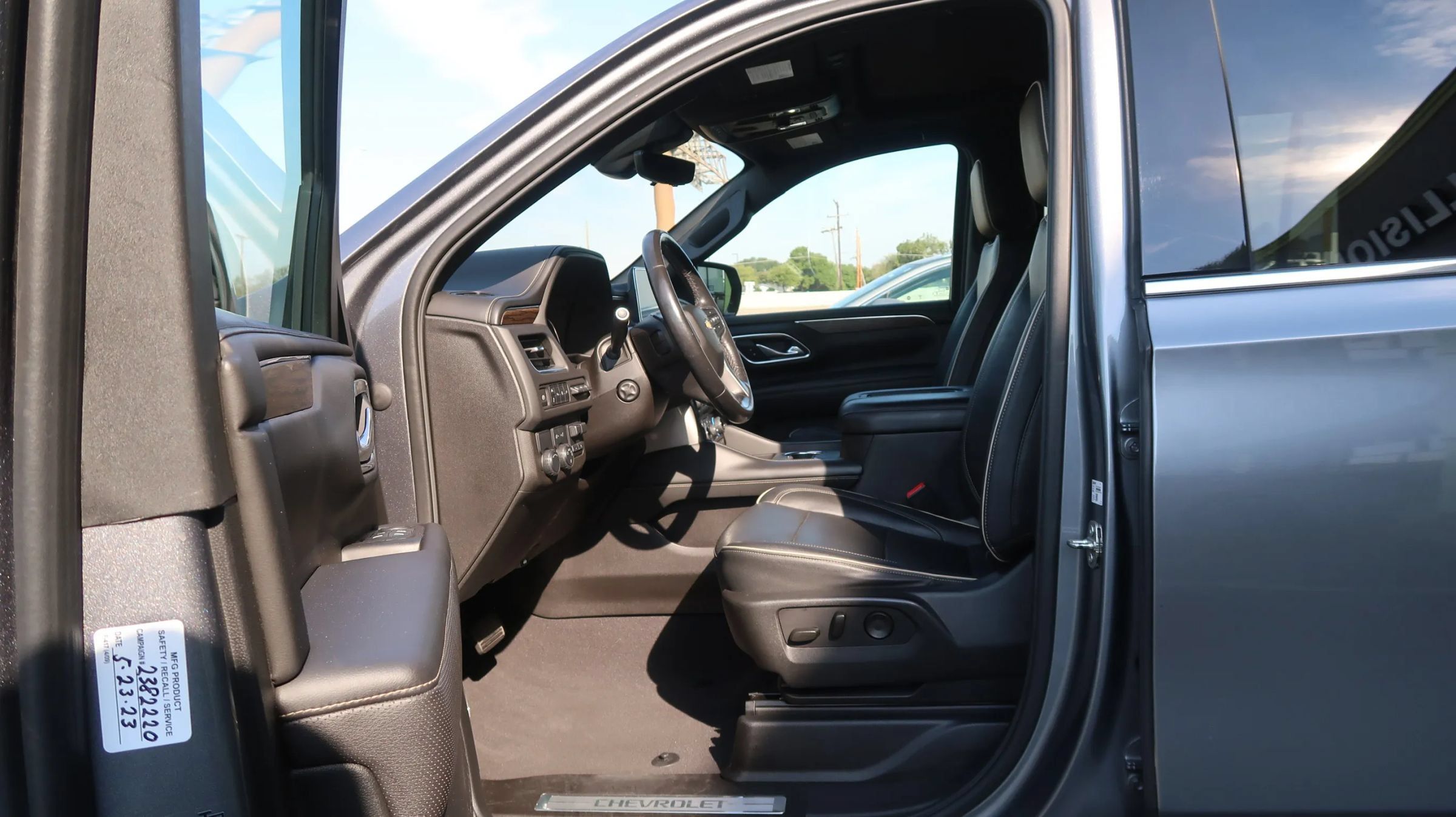 Used 2021 Chevrolet Suburban Premier w/ Premium Package RWD image 14