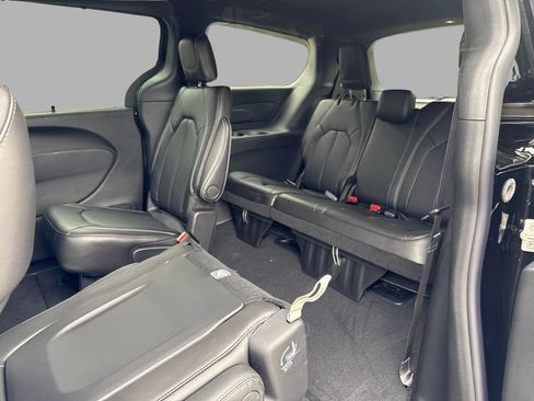New 2027 Chrysler Pacifica Select FWD image 12