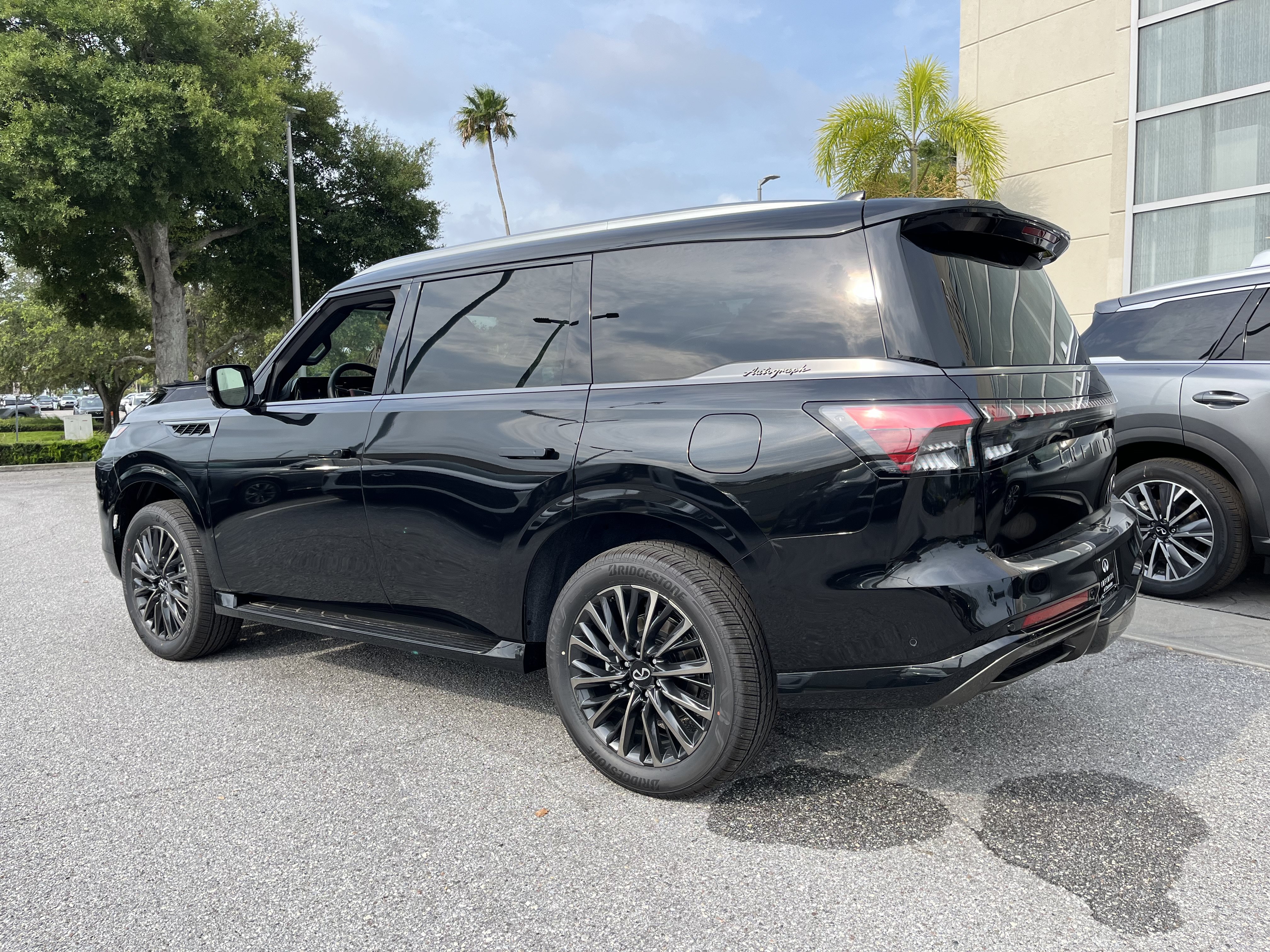 New 2027 INFINITI QX80 Autograph w/ Premium Cargo Package AWD/4WD image 3