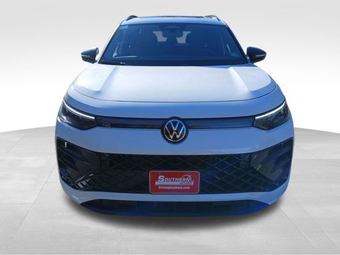 New 2026 Volkswagen Tiguan SE R-Line FWD image 8
