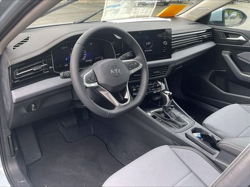 New 2026 Volkswagen Jetta SE FWD image 9