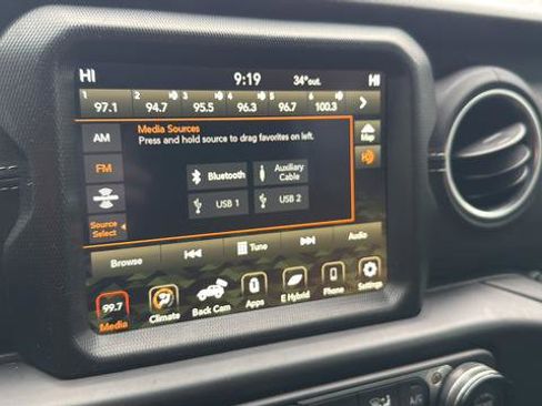 Used 2022 Jeep Wrangler Unlimited Sahara image 16