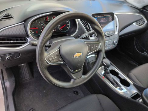 Used 2023 Chevrolet Malibu LT FWD image 2