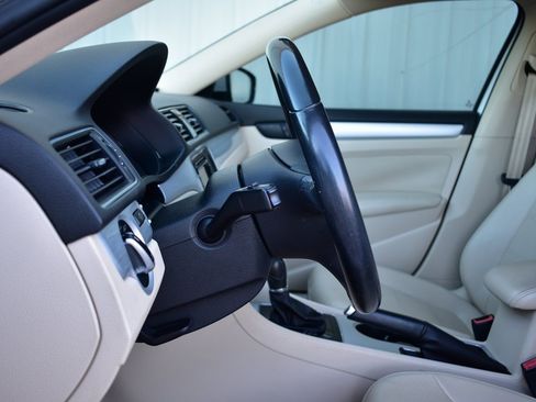 Used 2013 Volkswagen Passat TDI SE image 40