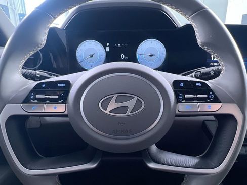 Used 2025 Hyundai Elantra SEL image 16