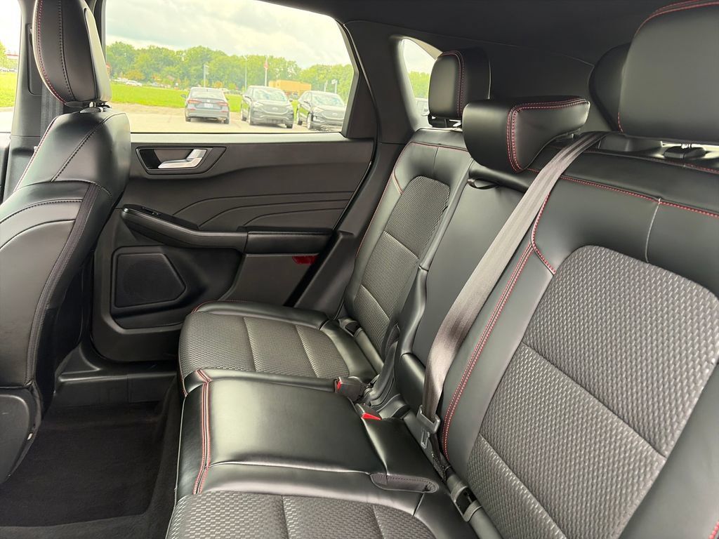 Used 2024 Ford Escape ST-Line w/ Tech Pack #1 AWD/4WD image 28