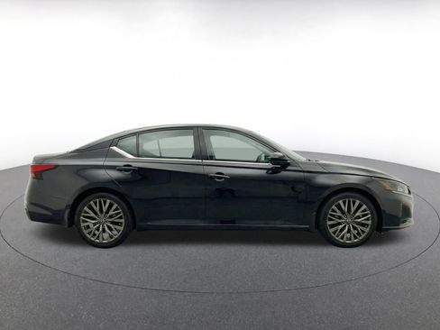 Used 2025 Nissan Altima 2.5 SV FWD image 10