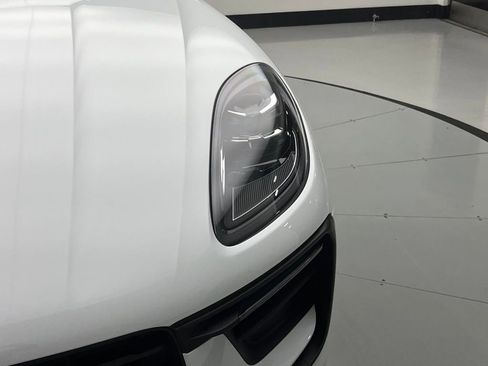 Used 2025 Porsche Macan image 43