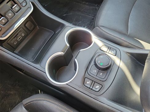 Used 2021 GMC Terrain SLT image 14