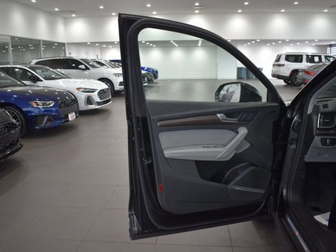 Used 2022 Audi Q5 2.0T Premium Plus w/ Premium Plus Package AWD/4WD image 9