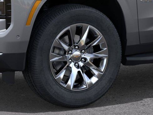 New 2026 Chevrolet Suburban Premier w/ Sun And Tow Package AWD/4WD image 9