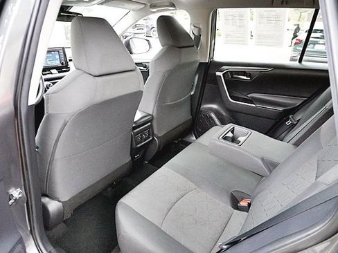 Used 2021 Toyota RAV4 XLE image 17