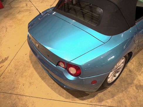 Used 2005 BMW Z4 2.5i image 32