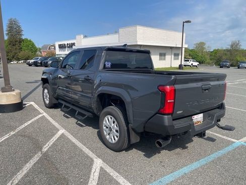 Used 2024 Toyota Tacoma SR RWD image 4