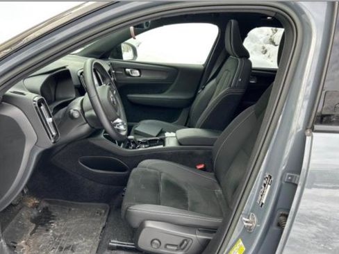 Used 2023 Volvo XC40 Recharge Ultimate image 17