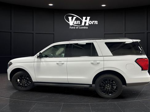 Used 2024 Ford Expedition XLT AWD/4WD image 3