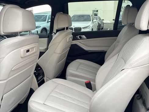 Used 2022 BMW X7 xDrive40i w/ M Sport Package image 10