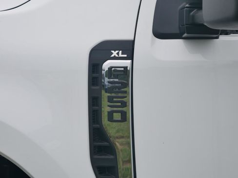 New 2025 Ford F250 XL w/ XL Chrome Package RWD image 74