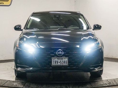 Used 2023 Nissan Altima 2.5 SR w/ SR Premium Package image 6