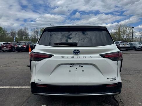 Used 2022 Toyota Sienna Platinum AWD/4WD image 3