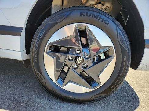 Certified 2025 Hyundai Kona SE FWD image 35